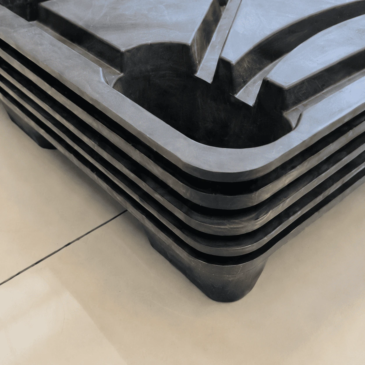 1100x1100-molded-pallet-nesting-detail 1100x1100-molded-pallet-nesting-detail
