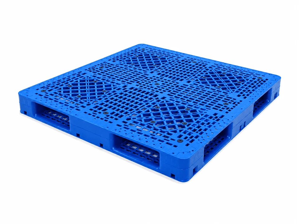 Pallet nhựa gia cố ống thép